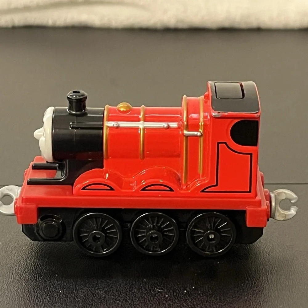JAMES Thomas the Train and Friends Diecast 2013 Lights Up & Talks Mattel Red Car